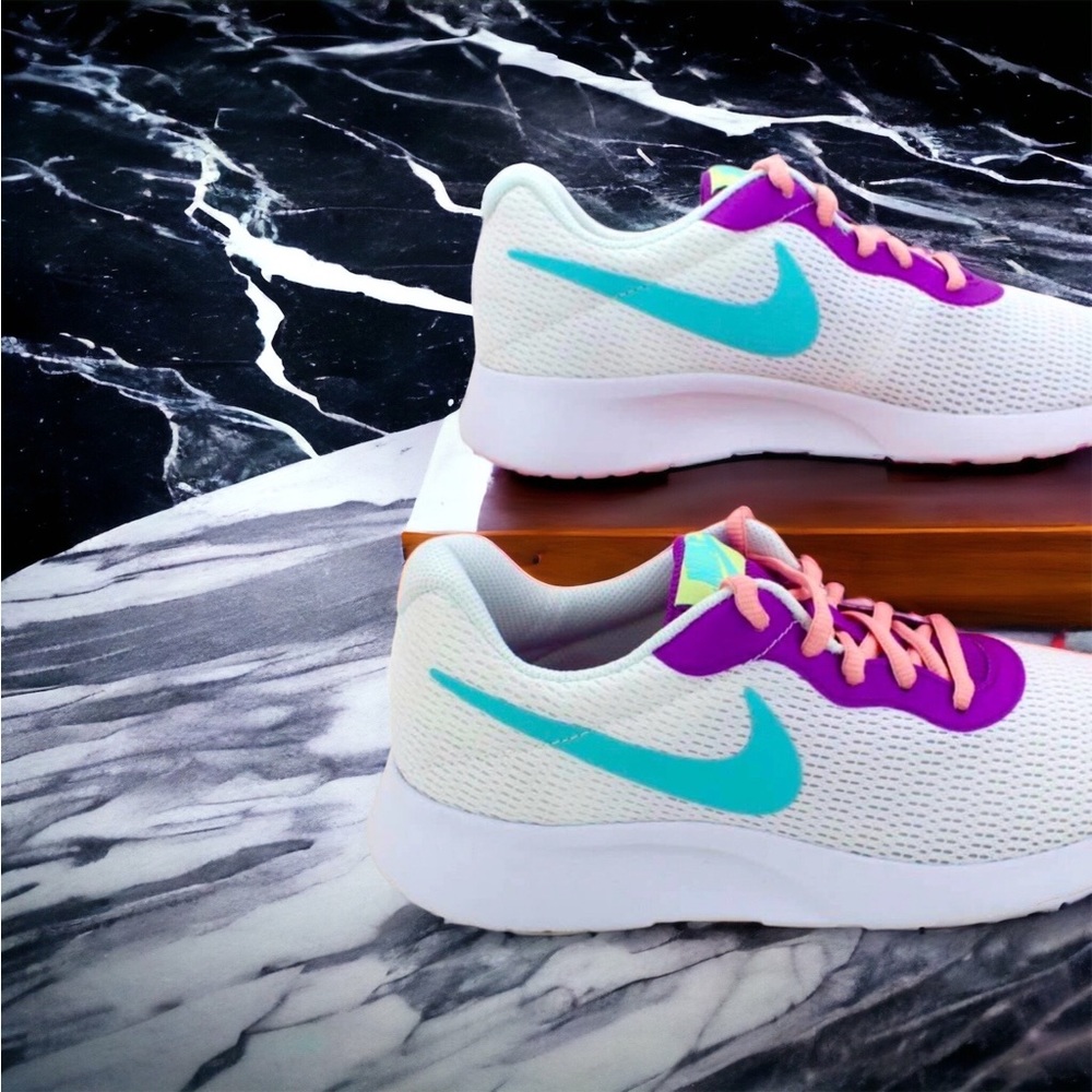 NEW Nike Tanjun White Pink Blue Size 7.5